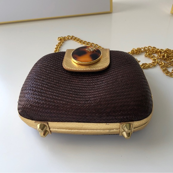 Lilly Pulitzer NWOT Tortoise & Bee Medallion Shoulder Clutch Crossbody HandBag - Picture 3 of 8